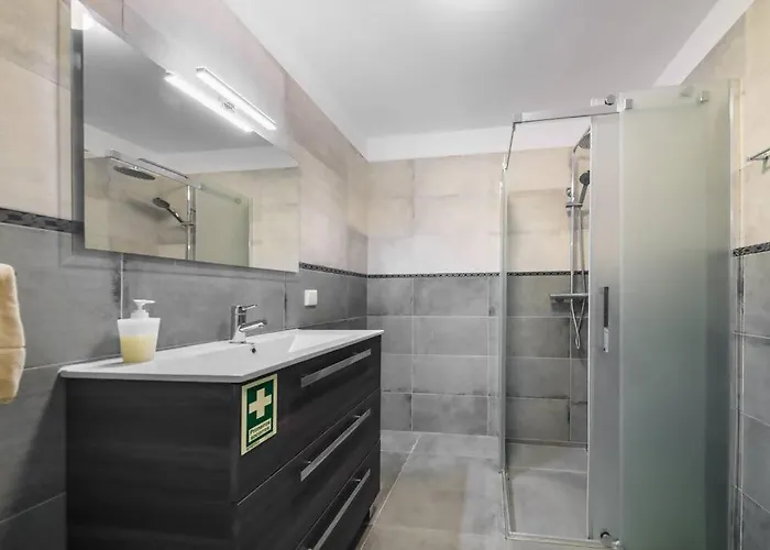 Casa Cabral By Mth * 蓬他达维托亚